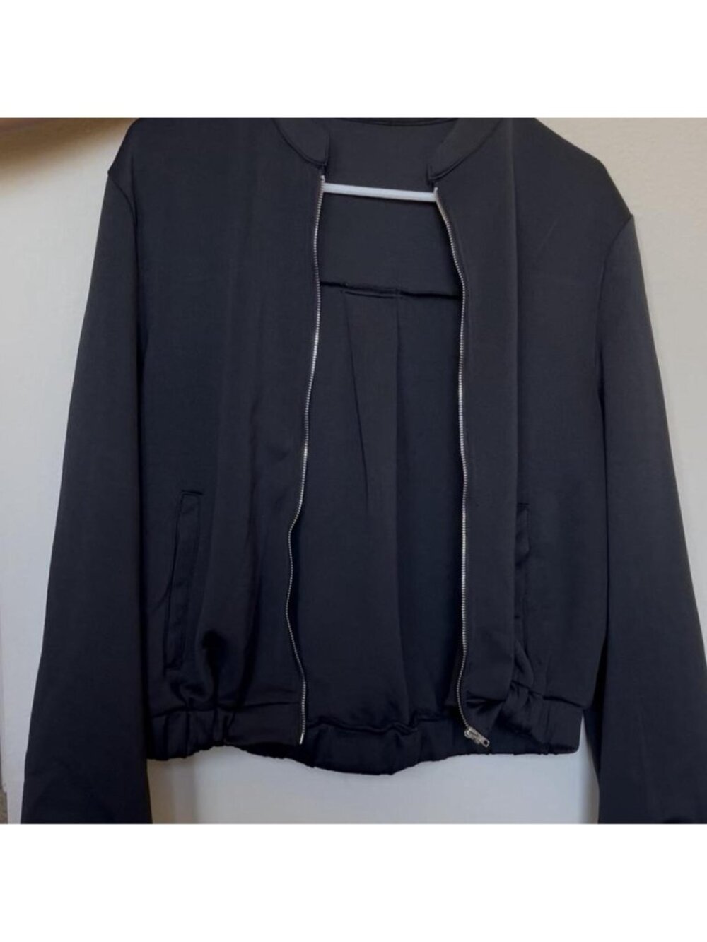 black bomber jacket with pleated front and zip up #bomberjacket #black #jacket